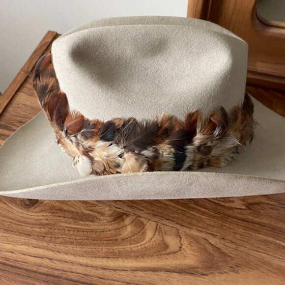 Biltmore VTG Felt Cowboy Hat-Silver Buckle-Authentic feather band-mde n Canada - Picture 10 of 13